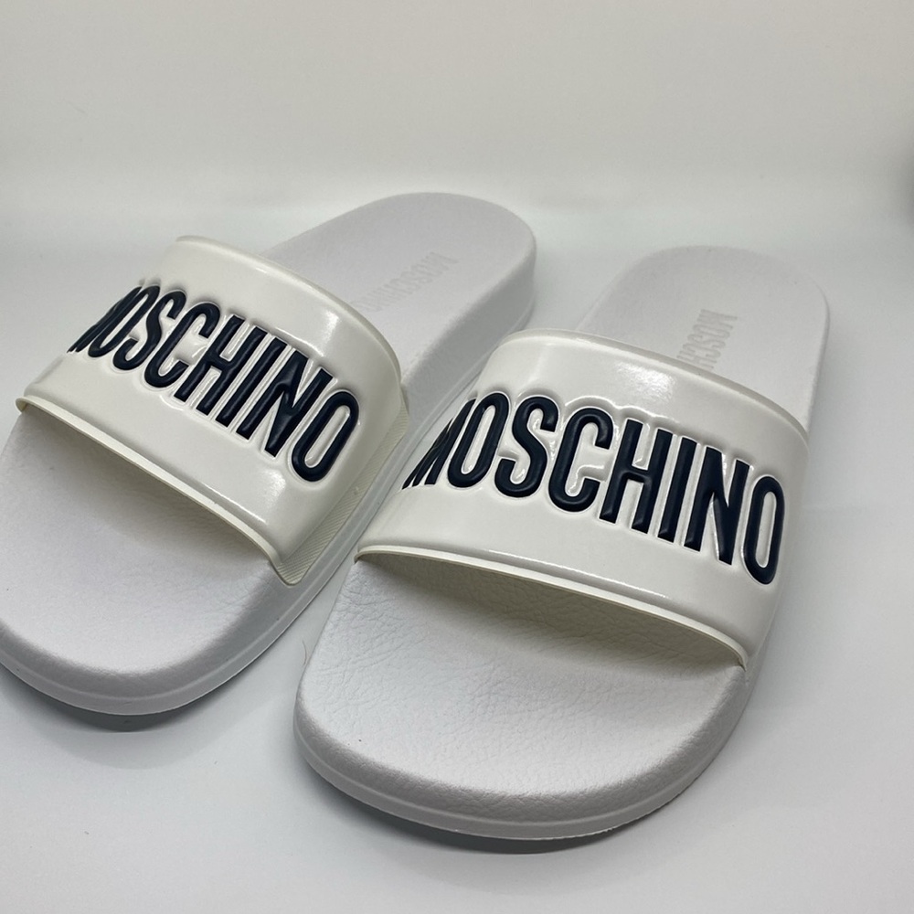 New Moschino PVC Pool Slides in white with black letters in size 37